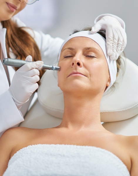 Relaxing customized facial in a private studio